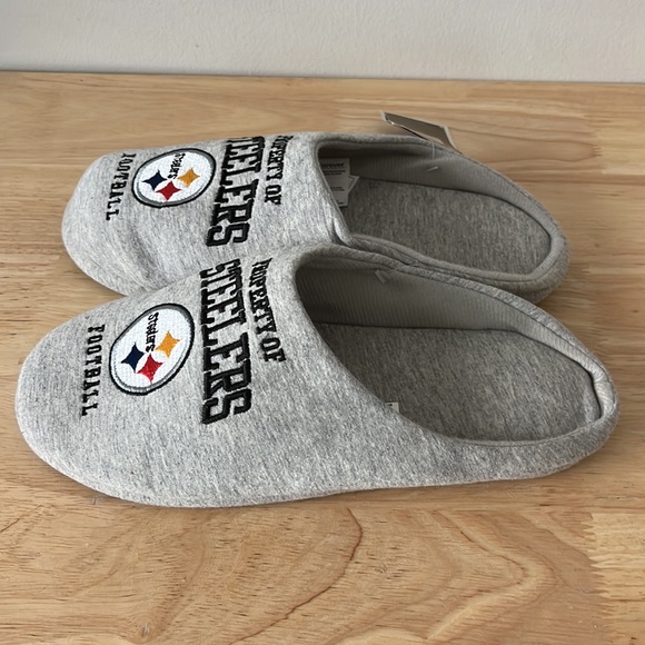 NFL | Pittsburgh Steelers Slippers - Picture 2 of 3